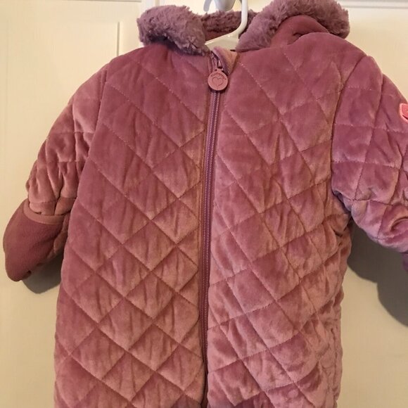 Weatherproof Infant pink quilted snow suit 6 to 9 months, super soft - Picture 2 of 8
